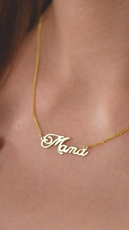 Dainty Mama, Nana and Mom name necklaces in 14K gold vermeil, product video